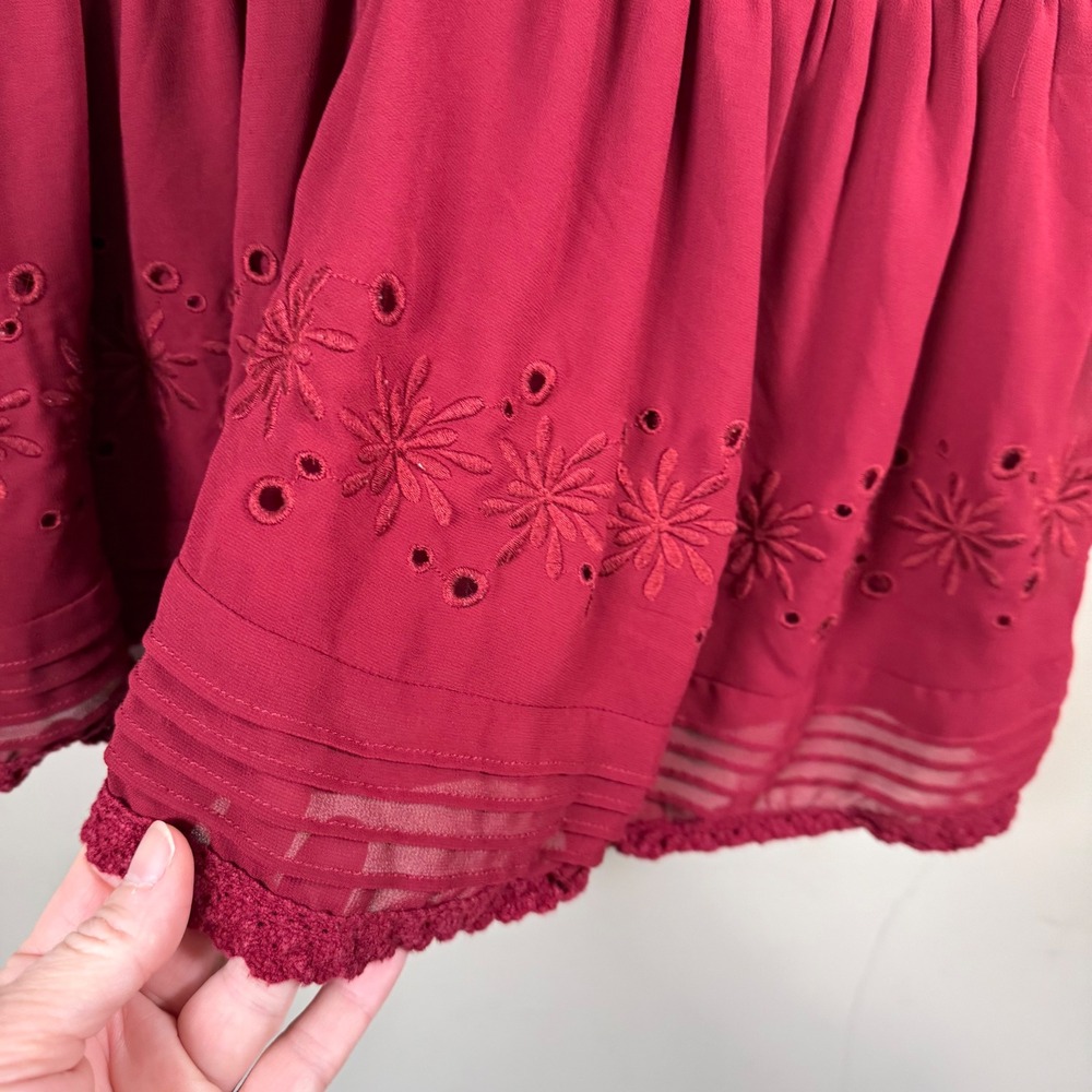 Torrid Burgundy Peplum V-Neck Smocked Waist Crochet Lace Blouse Size 0 - Picture 5 of 12